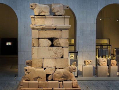 Monumento de Pozo Moro en el patio norte del Museo Arqueológico Nacional.