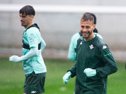 Sergio Canales, durante un entrenamiento con el Betis a principios de marzo.