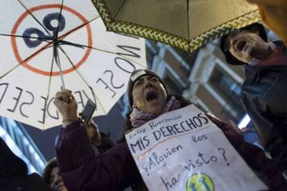 Manifestación contra los recortes en sanidad. / JUAN MEDINA (REUTERS)