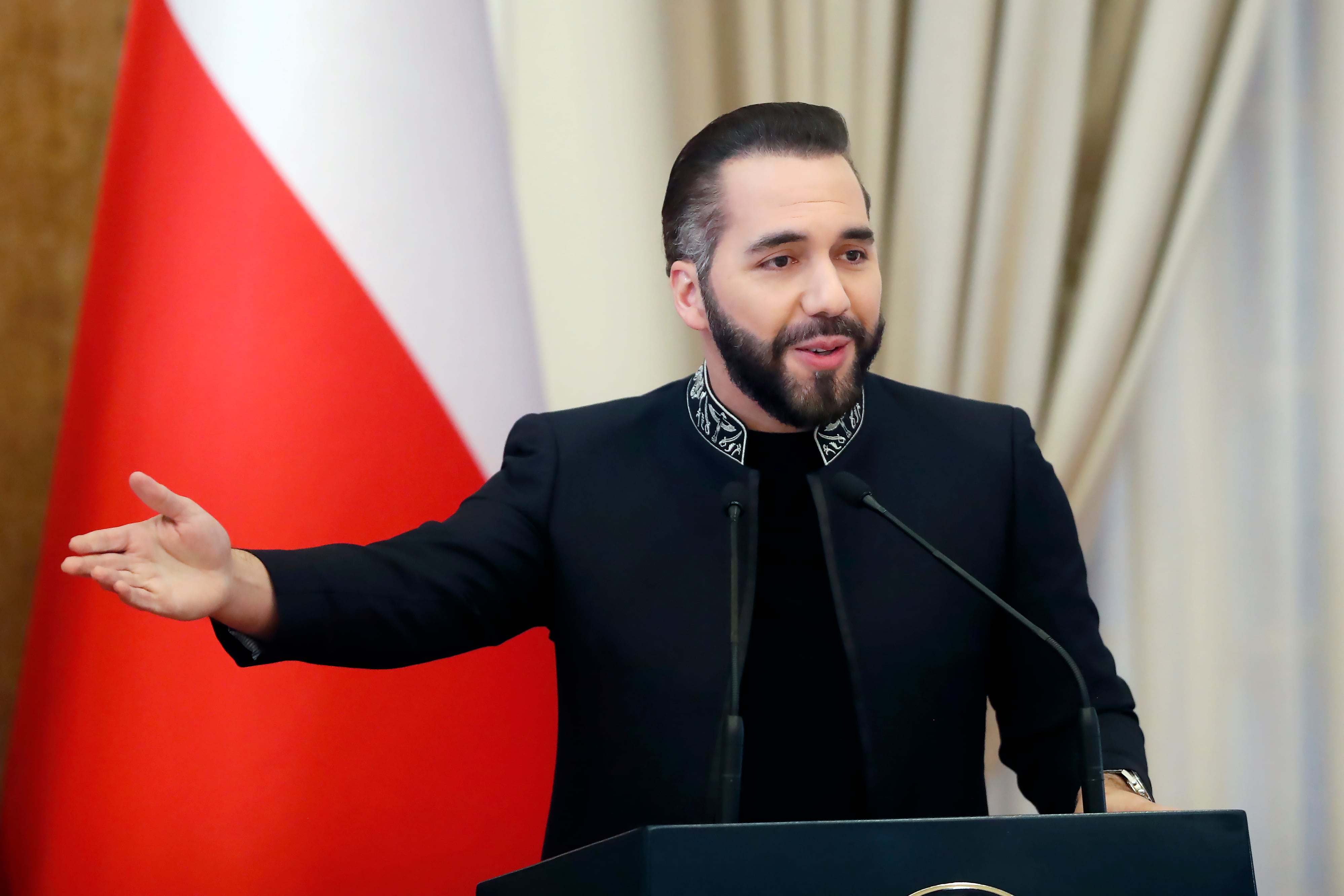 Bukele apela a los procesos de Núremberg para justificar juicios masivos contra líderes de pandillas acusados de cometer 29.000 homicidios