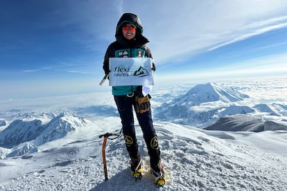 Viridiana Álvarez en la reserva Denali, en Alaska en 2024.