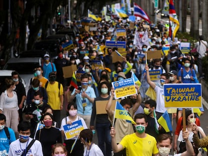 Manifestación contra la invasión rusa de Ucrania el domingo en la capital de Taiwán, Taipéi.