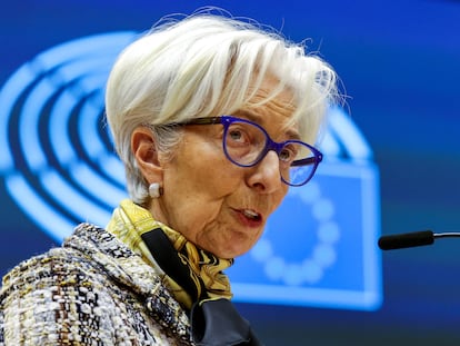 La presidenta del Banco Central Europeo, Christine Lagarde en una sesión plenaria del Parlamento europeo, el 8 de mayo de 2021, en Bruselas.