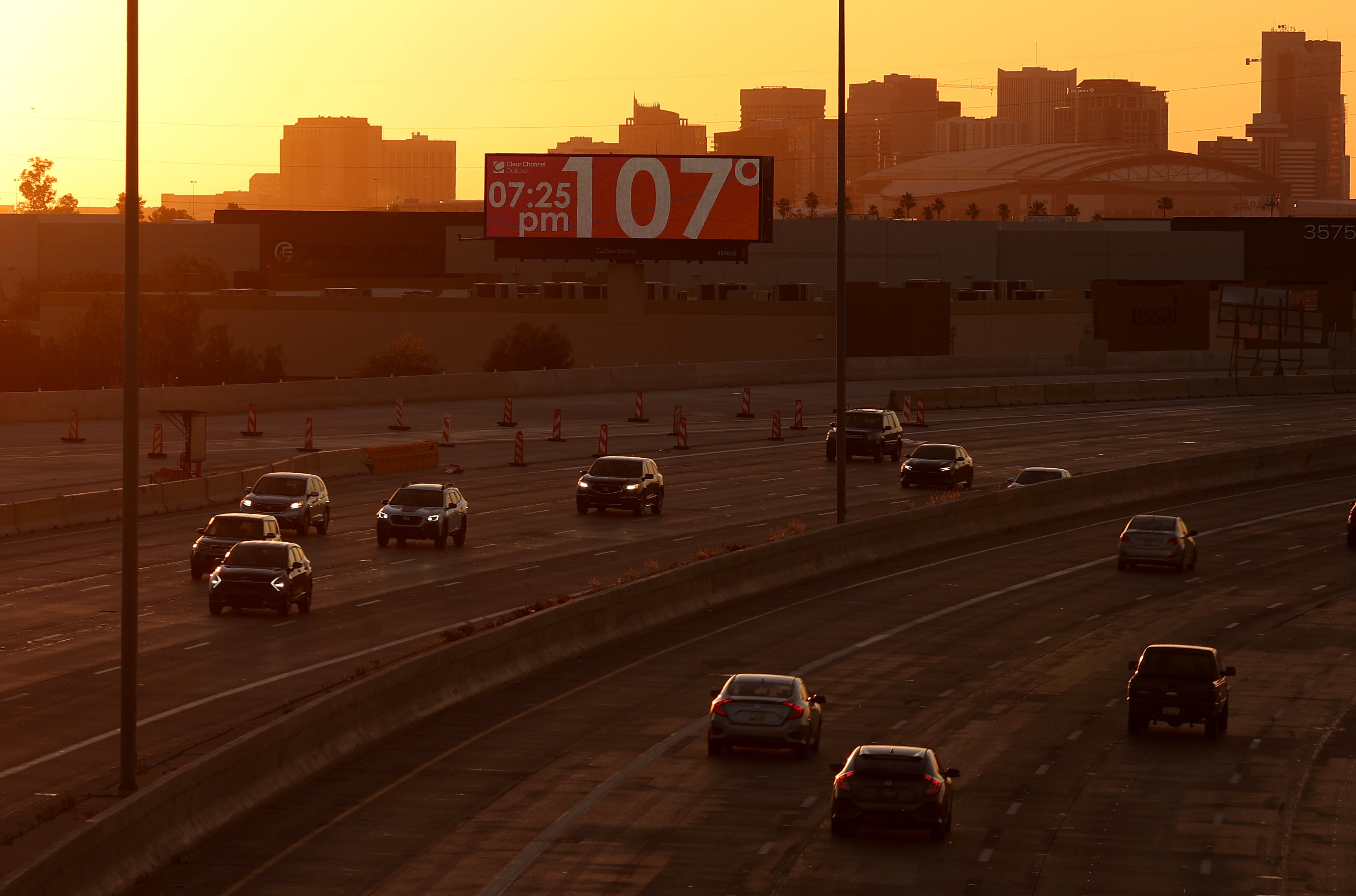 Phoenix investiga más de 300 muertes por el calor extremo del verano