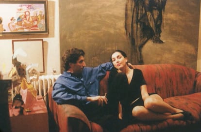 Joaquín Sabina y Cristina Zubillaga en una de las fotografías que aparecen en el documental emitido por Atresmedia.