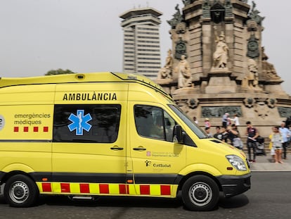 En la imagen de archivo, una ambulancia de Emergències Mèdiques, en Barcelona.