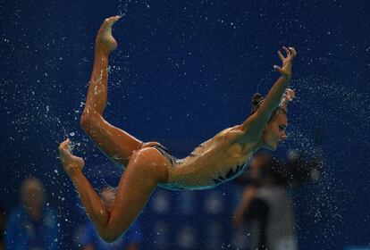 Una de las nadadoras del equipo de Grecia, durante su ejercicio.