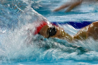 El nadador inglés James Guy compite en la final masculina de los 400 metros de estilo libre, el 5 de abril de 2018.