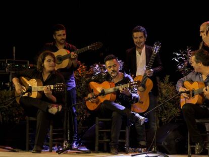 De izquierda a derecha: Paco León, Javier Patino y Juan Diego Mateos, en la primera fila, sentados; detrás, Javier Ibáñez, Alfredo Lagos y Santiago Lara, en el fin de fiesta.
 
