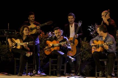 De izquierda a derecha: Paco León, Javier Patino y Juan Diego Mateos, en la primera fila, sentados; detrás, Javier Ibáñez, Alfredo Lagos y Santiago Lara, en el fin de fiesta.