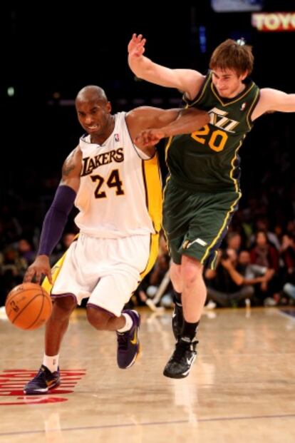 Bryant se deshace de Hayward ayer en el Staples.