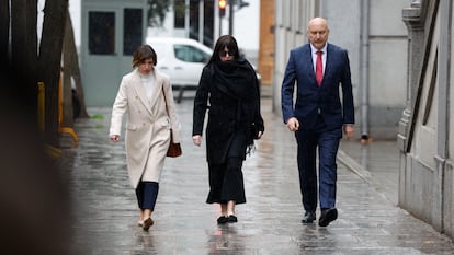Jéssica R., expareja del exministro José Luis Ábalos, al llegar el jueves al Tribunal Supremo.