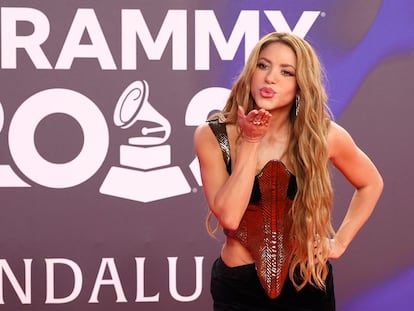 Shakira, a su llegada a la ceremonia de los Grammy Latinos, celebrada este jueves en Sevilla.