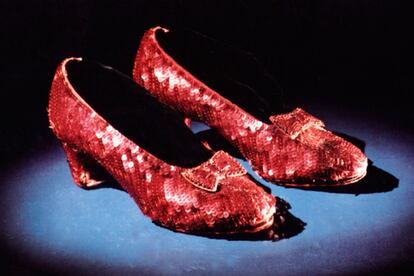 Judy Garland golpeaba los talones de estos zapatos mágicos pertenecientes a la Bruja Mala del Este en la película El mago de Oz (1939).