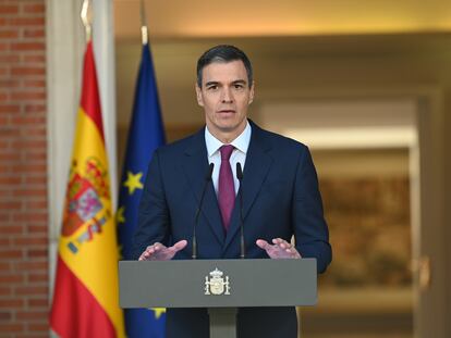 El presidente del Gobierno, Pedro Sánchez, durante su comparecencia institucional en La Moncloa, este lunes.