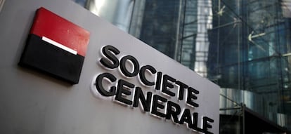 Logotipo de Société Générale en su sede en Paris.