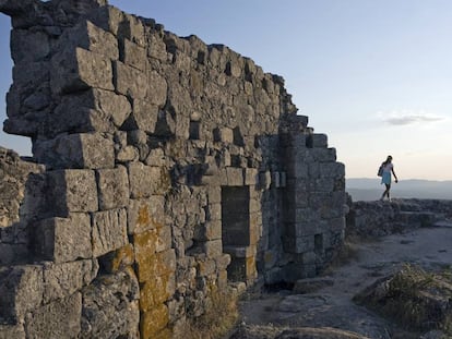 Las ruinas del castillo de Trevejo, en la sierra de Gata (Extremadura).