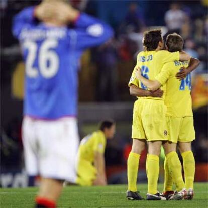 Los jugadores del Villarreal celebran el pase a cuartos de final de la Liga de Campeones.