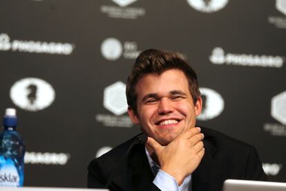 Carlsen, durante la conferencia de prensa tras su victoria