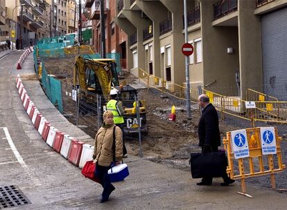 Construcción de aceras y soterramiento del tendido eléctrico en la calle de Fastenrath.