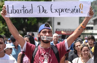 Periodistas, en una protesta contra los ataques del Gobierno venezolano hacia la prensa.