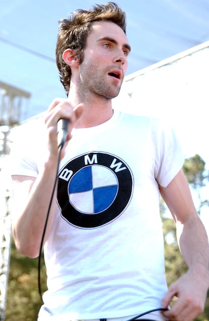 Adam Levine durante un concierto en 2003 en San Francisco, antes de la musculación y el corte de pelo.