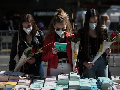 Paradas de libros en el paseo de Gràcia en el Sant Jordi del año pasado.