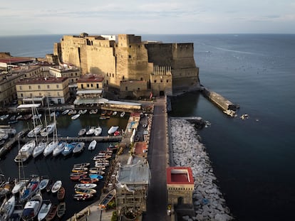 Vista aérea del Castel dell’Ovo de Nápoles.