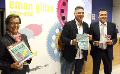Desde la izquierda, Ana de Castro, Andoni Busquet y Lander Aiarza, en la presentación de la campaña.