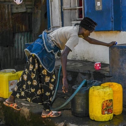 NAIROBI, KENYA - MARCH 21: Kenyans living in the Mathare Valley slum fill empty jerry cans with water from the fountain on the eve of 'World Water Day' in Nairobi, Kenya on March 21, 2024. The theme of World Water Day 2024 is 'Leveraging Water for Peace.' Every year on March 22, World Water Day serves as a catalyst for action to address the crisis of access to clean water and sanitation. (Photo by Gerald Anderson/Anadolu via Getty Images)