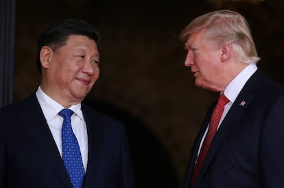 El presidente Donald Trump con el presidente chino, Xi Jinping en Mar-a-LPalm Beach, Florida (Estados Unidos)