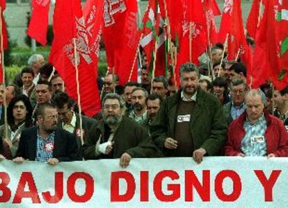 Cándido Méndez y José María Fidalgo encabezan una manifestación en diciembre de 2000.