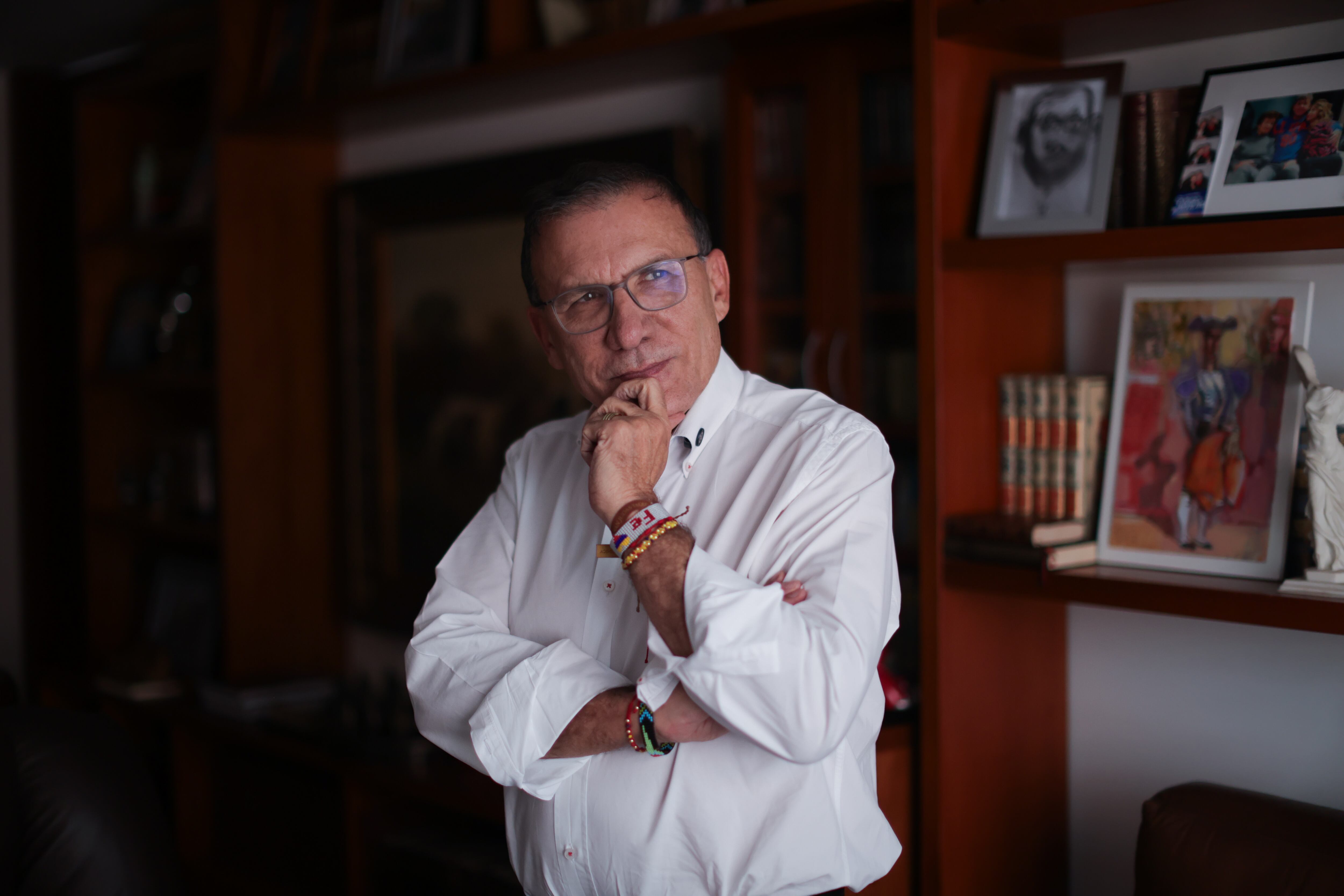 Roy Barreras se estrella con una raquítica victoria sobre Daniel Quintero en la consulta del Frente por la Vida