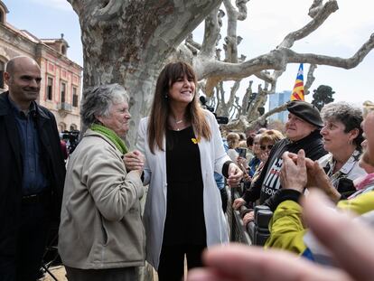 Laura Borràs (en el centro de la imagen), expresidenta del Parlamento catalán.