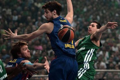 Diamantidis, defendido por Tomic y Wallace