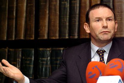 El <i>lehendakari,</i> Juan José Ibarretxe, en la Asociación de Periodistas Europeos.