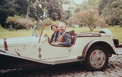 Raúl Salinas y María Bernal en su casa, en México, en 1993.
