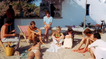 Pink Floyd, junto a sus parejas, en Migjorn en 1967.