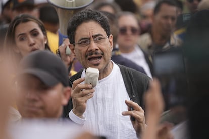 Iván Cepeda enters final stretch of presidential campaign with no money and Petro on his heels | International | EL PAÍS English