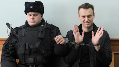 Alexei Navalny handcuffed in court in Moscow on March 30, 2017. 