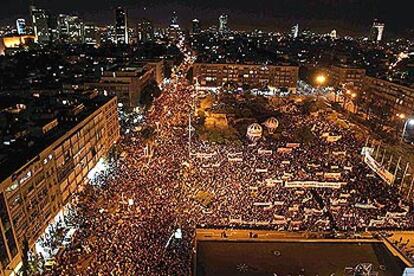 Manifestación de colonos israelíes contra el desmantelamiento de asentamientos en los territorios palestinos, ayer en Tel Aviv.