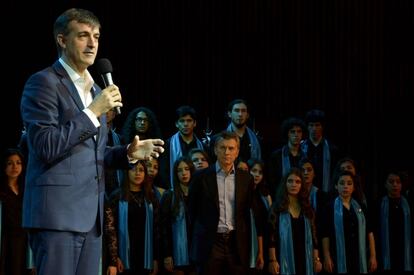 El ministro Esteban Bullrich presenta la iniciativa Compromiso por la Educaci&oacute;n junto con el presidente Mauricio Macri, en julio de 2016.