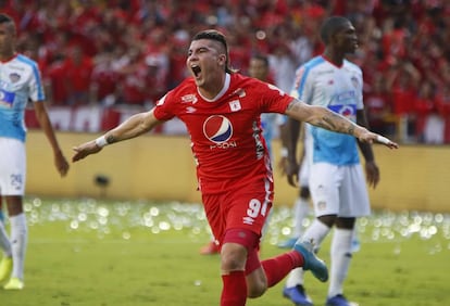 Michael Rangel, del América de Cali, celebra el primer gol de la final ante el Junior de Barranquilla.