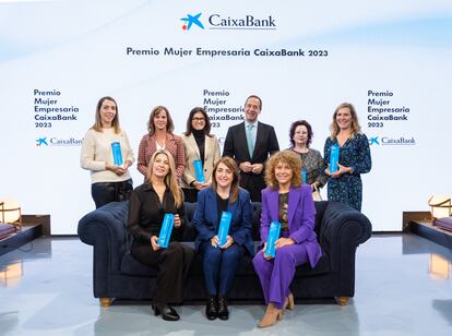 María José Cascajo, fundadora de la farmacéutica HC Clover, ha sido la ganadora  nacional de los Premios Mujer Empresaria CaixaBank 2023. A la entrega del galardon, celebrada en Madrid, acudieron las ganadoras regionales y el consejero delegado de la entidad, Gonzálo Gortázar. 