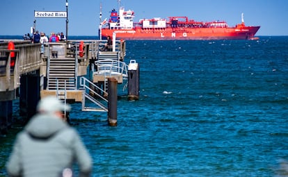 Un barco metanero, fotografiado la semana pasada frente a las costas de Mecklemburgo-Pomerania Occidental (Alemania).