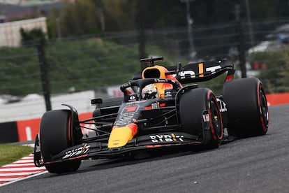 Max Verstappen en su Red Bull durante la clasificación en Suzuka, este sábado en Japón.