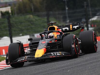 Max Verstappen en su Red Bull durante la clasificación en Suzuka, este sábado en Japón.