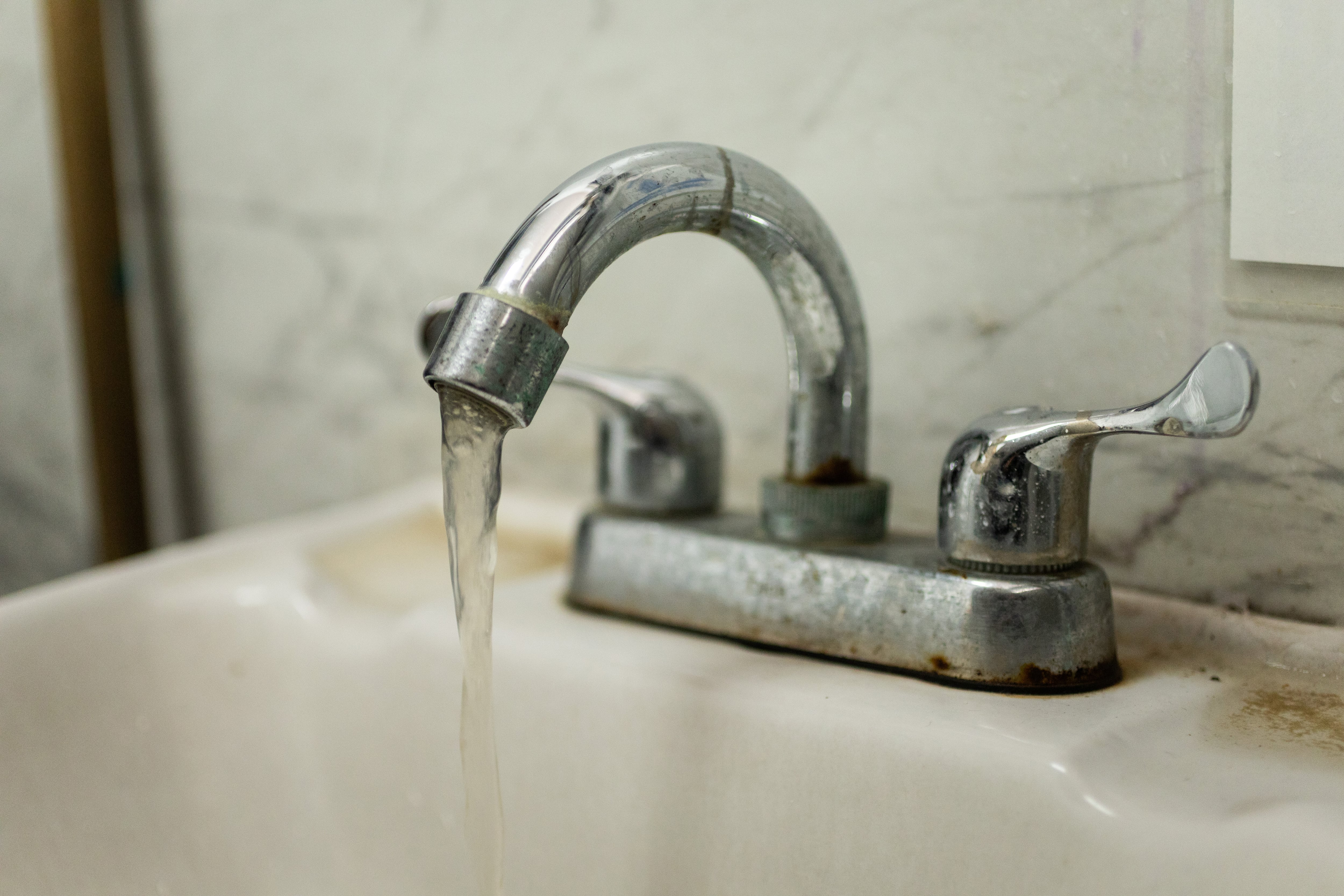 Llave de agua en un negocio de la colonia Rancho Blanco, en Tlaquepaque, Jalisco, el 9 de octubre.