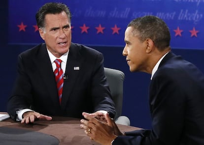 Mitt Rommney y Barack Obama intercambian opiniones en un momento de uno de los debates de las elecciones de 2012.