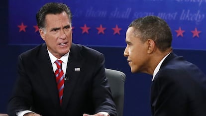 Mitt Rommney y Barack Obama intercambian opiniones en un momento de uno de los debates de las elecciones de 2012.